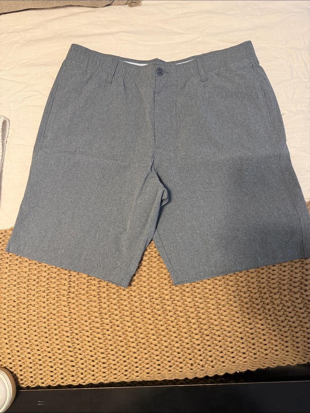 Under Armour Men's Heathered Light Grey Flat-Front Shorts